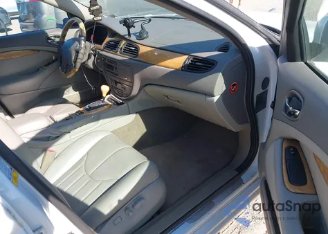 2002 Jaguar S-Type 4.0L V8 из США, поврежденный, VIN SAJDA01P52GM24621